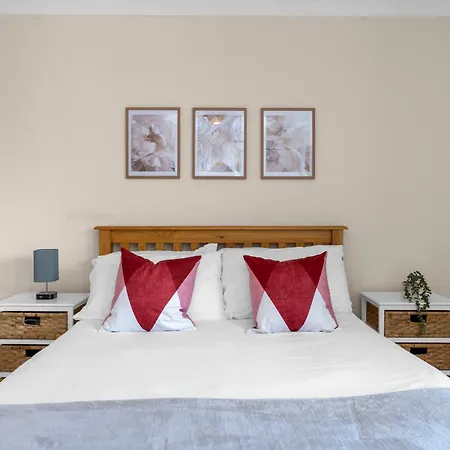 2 Bedroom In With Free Parking * Edimburgo