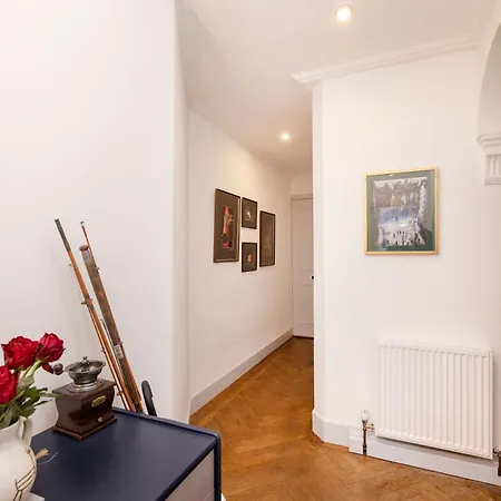 Апартаменты Joivy Spacious 2-bedroom Ground Floor Flat Эдинбург