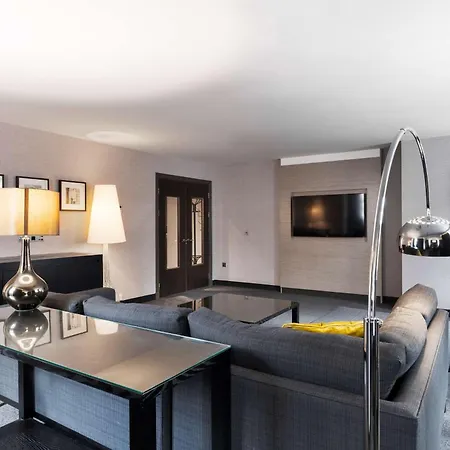 Radisson Blu Hotel, Centre 4*