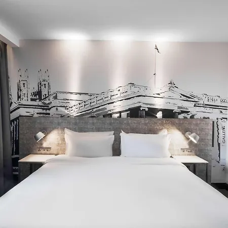 Radisson Blu Hotel, Centre 4*