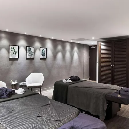 Radisson Blu Hotel, Centre 4*