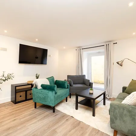 Joivy 3br Flat In Haymarket With Free Parking *