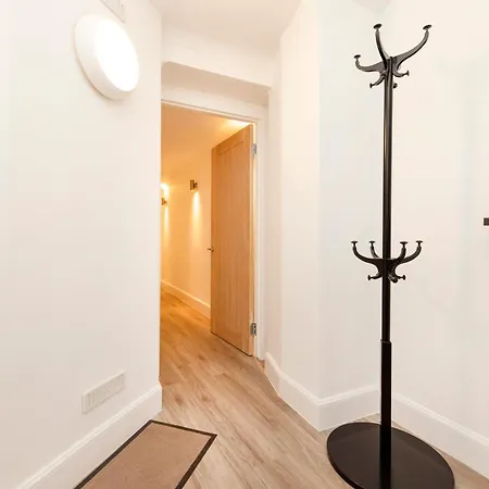 Joivy 3br Flat In Haymarket With Free Parking Διαμέρισμα