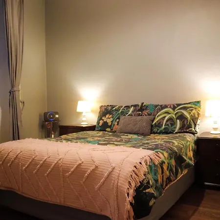 1 Bedrooms Flat In Haymarket, Heart Of Flat Sleeps 4 , דירה