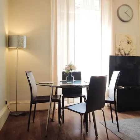 דירה 1 Bedrooms Flat In Haymarket, Heart Of Flat Sleeps 4 , אדינבורו