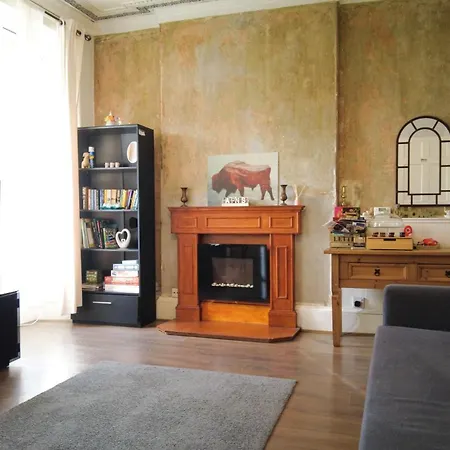 1 Bedrooms Flat In Haymarket, Heart Of Flat Sleeps 4 , דירה
