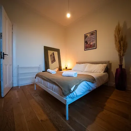 Spacious Flat, Close To The Centre With Scenic Views *