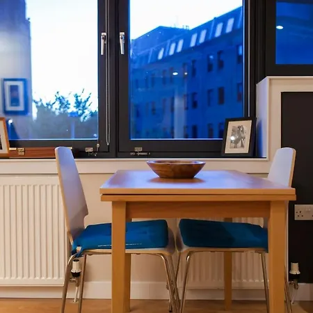 Bright & Stylish West End * إدنبرة