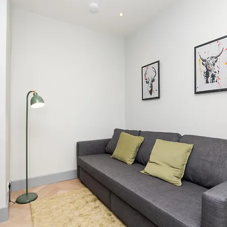 1 Bedroom Apartment-free Parking Edinburgh