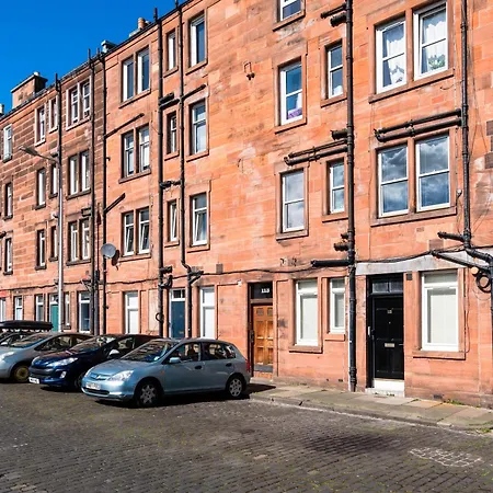 1 Bedroom Apartment-free Parking * Edinburgh
