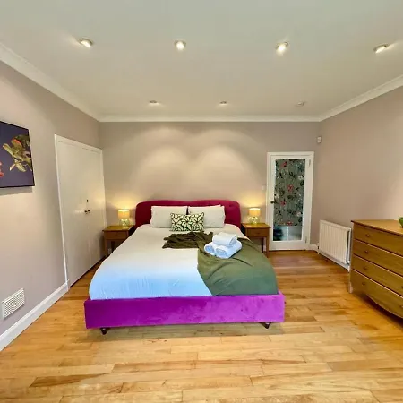 Amulree, * Edinburgh