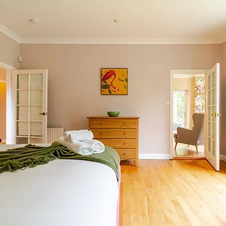 Amulree, Villa Edinburgh