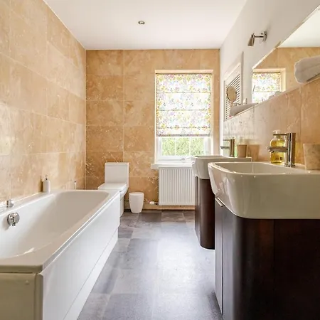 Amulree, * Edinburgh