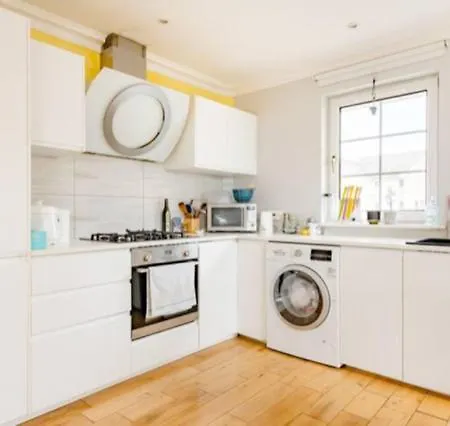 Ubytování v soukromí Ensuite Double With Private Parking Edinburgh