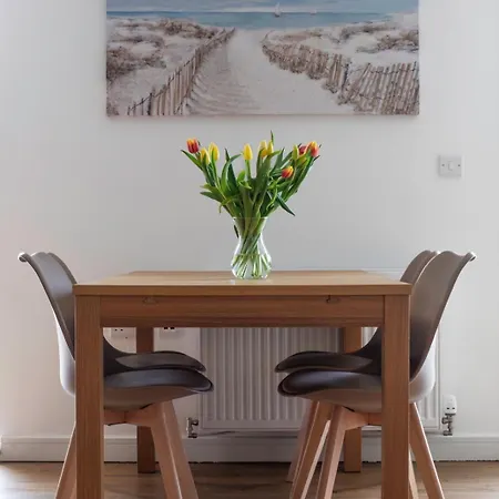 Beautiful Meadowbank With On-street Parking Apartment *