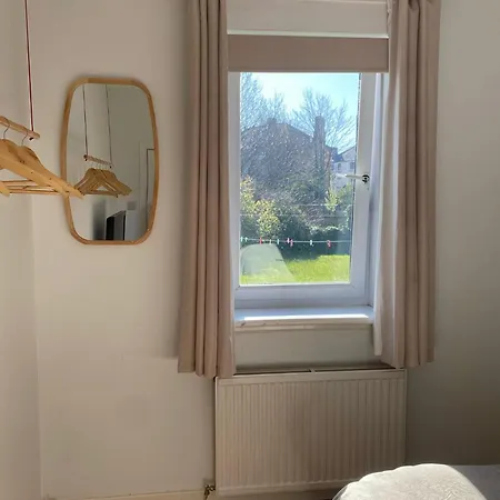 2 Bed With Garden Near Centre & Beach, Free Parking *