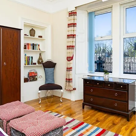 Luxury 4-bedroom Townhouse, Free Parking, Near Portobello Beach, Sleeps 8 Apartment Edinburgh