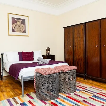 Luxury 4-bedroom Townhouse, Free Parking, Near Portobello Beach, Sleeps 8
