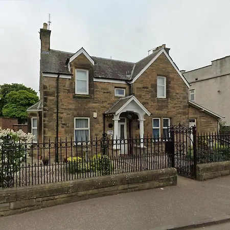 Apartment Luxury 4-bedroom Townhouse, Free Parking, Near Portobello Beach, Sleeps 8