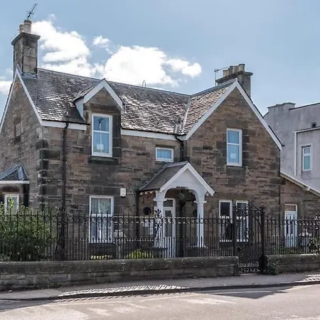 Luxury 4-bedroom Townhouse, Free Parking, Near Portobello Beach, Sleeps 8 * Edimburgo