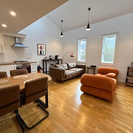 2 Bed 2 Bath With Private Parking * אדינבורו
