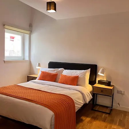 2 Bed 2 Bath With Private Parking דירה אדינבורו