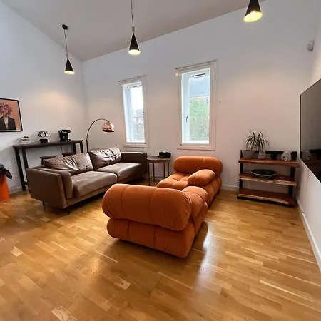 2 Bed 2 Bath With Private Parking * אדינבורו