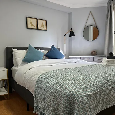 Private Main Door Lovely 2 Bedroom * Edinburgh