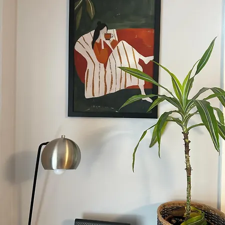 Апартаменты Private Main Door Lovely 2 Bedroom *