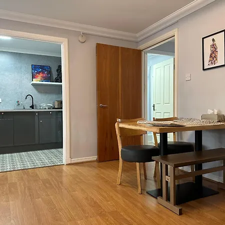 Private Main Door Lovely 2 Bedroom *