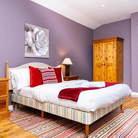 Hotel-style With Free Parking, Sleeps 4 公寓 *