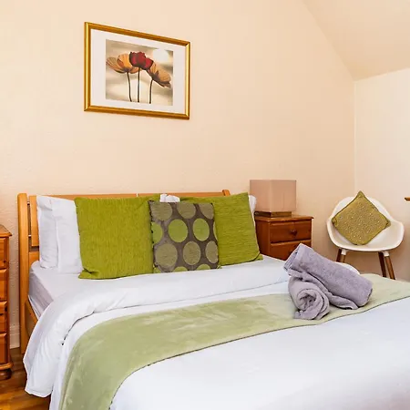 Luxury 4-bedroom Townhouse, Free Parking, Near Portobello Beach, Sleeps 8