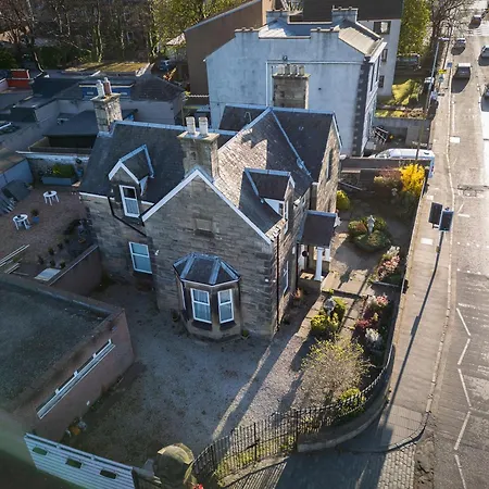 Luxury 4-bedroom Townhouse, Free Parking, Near Portobello Beach, Sleeps 8