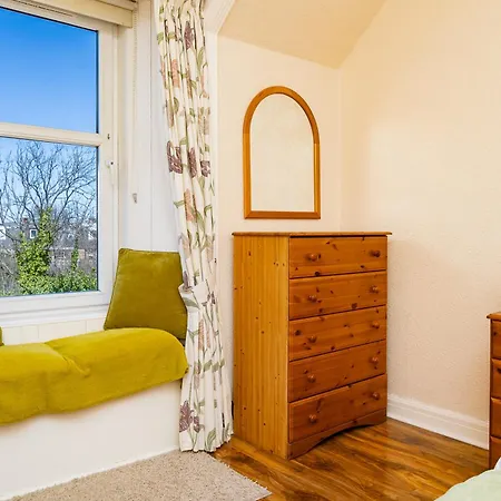 Luxury 4-bedroom Townhouse, Free Parking, Near Portobello Beach, Sleeps 8 Apartment Edinburgh