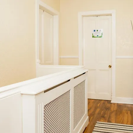 Apartment Luxury 4-bedroom Townhouse, Free Parking, Near Portobello Beach, Sleeps 8 Edinburgh