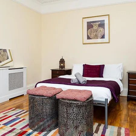 Apartment Luxury 4-bedroom Townhouse, Free Parking, Near Portobello Beach, Sleeps 8 Edinburgh