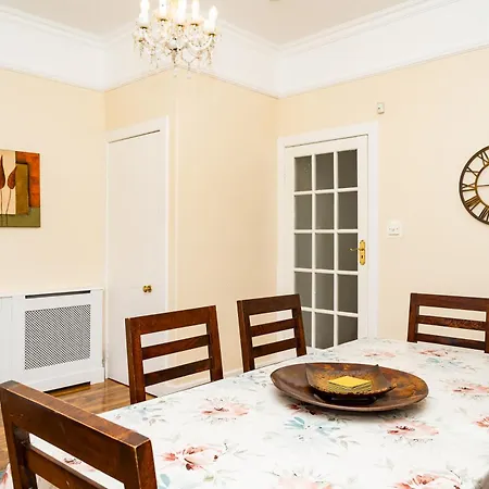 Luxury 4-bedroom Townhouse, Free Parking, Near Portobello Beach, Sleeps 8 * Edinburgh