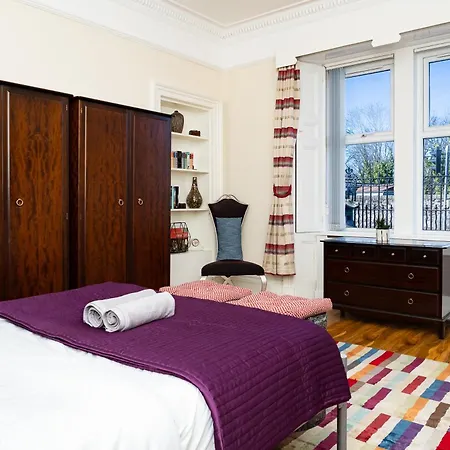 Luxury 4-bedroom Townhouse, Free Parking, Near Portobello Beach, Sleeps 8 Apartment Edinburgh