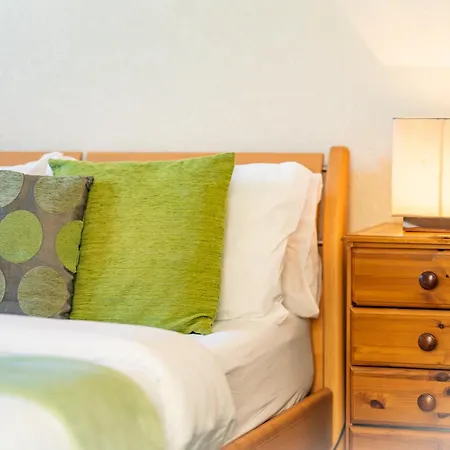 Luxury 4-bedroom Townhouse, Free Parking, Near Portobello Beach, Sleeps 8