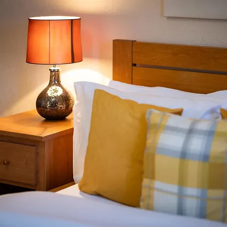 Apartment Luxury 4-bedroom Townhouse, Free Parking, Near Portobello Beach, Sleeps 8