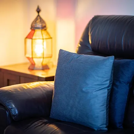 Luxury 4-bedroom Townhouse, Free Parking, Near Portobello Beach, Sleeps 8 Apartment Edinburgh