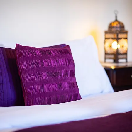 Luxury 4-bedroom Townhouse, Free Parking, Near Portobello Beach, Sleeps 8 Edinburgh