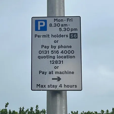 Bright Bedroom With King Side Bed And Share Bathroom شقة إدنبرة