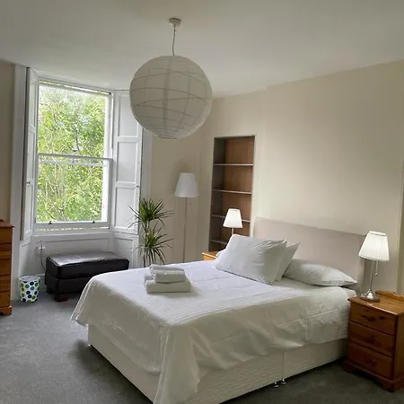 Newington Close To Royal Mile *