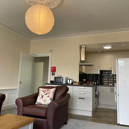 Newington Close To Royal Mile *