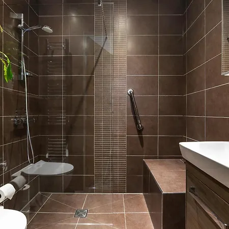 Beautiful Meadowbank With On-street Parking Apartment *