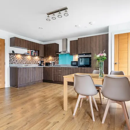 Beautiful Meadowbank With On-street Parking * Edinburgh