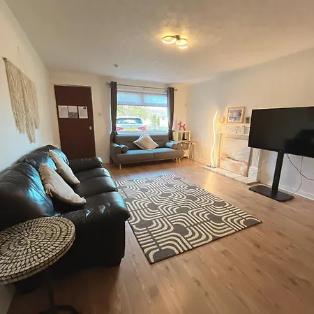 Cozy 2 Bedrooms With Private Parking Space And Garden