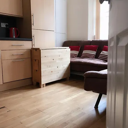 Private Double Bedroom Close To Uni *