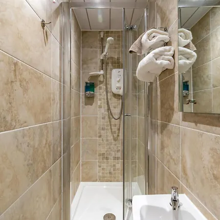 Gifford House 4*